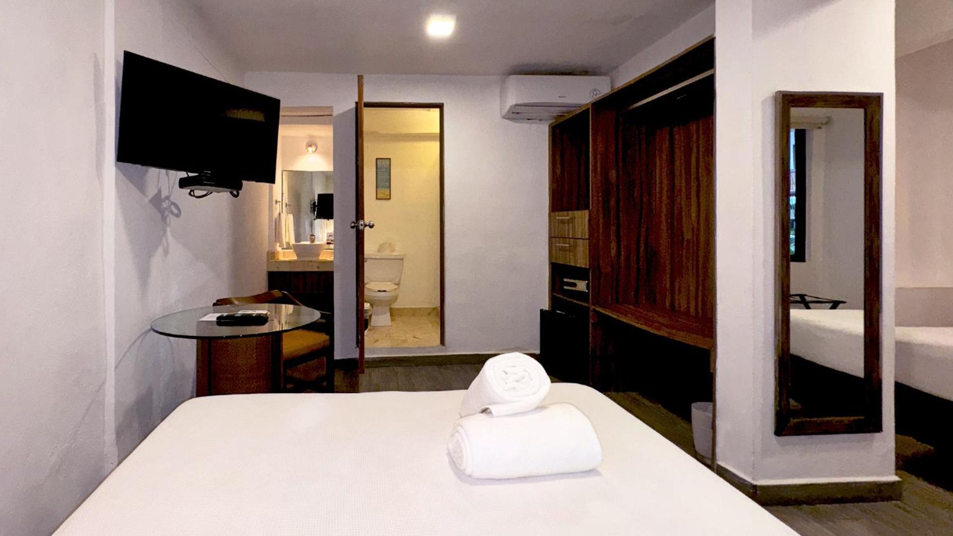 Siesta Fiesta Hotel Adults Only - 5Th Avenue 신데 델 카르멘 객실 사진